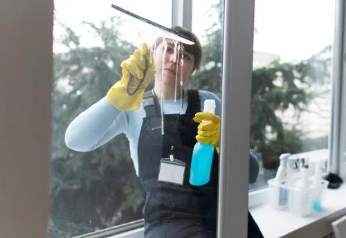 Nettoyage de vitres intérieures et extérieures au Claux